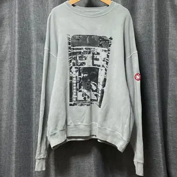 그레이 긴팔 트레이닝복 그래픽 프린트