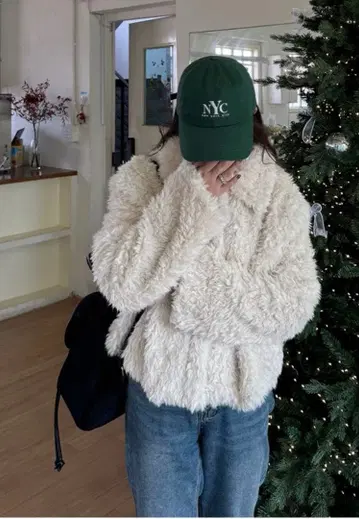 nugu 보아 세미 크롭 퍼 자켓