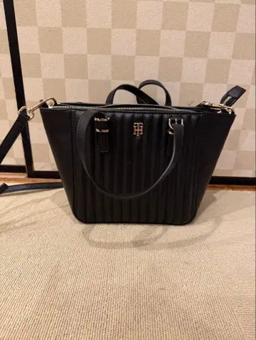TOMMY HILFIGER 퀼팅 스몰 토트백 ( 블랙 )