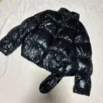 유니클로 울트라 라이트 다운 샤이니 볼륨 자켓 L 블랙