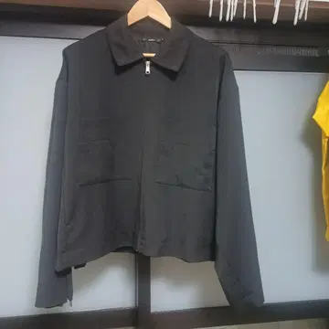 act'in 블랙 크롭 자켓