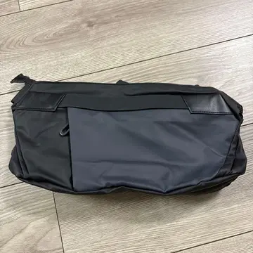 블랙 바디백 웨스트 파우치