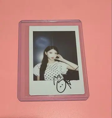 ILLIT 모카 친필 사인 폴라로이드