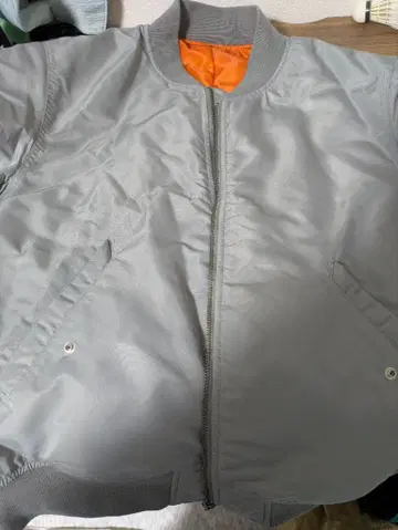 그레이 자켓 오렌지 안쪽
