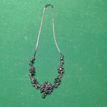 꽃 모티브 목걸이 에메랄드 그린 실버