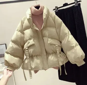 허리 리본 포함 라이트 베이지 다운 자켓