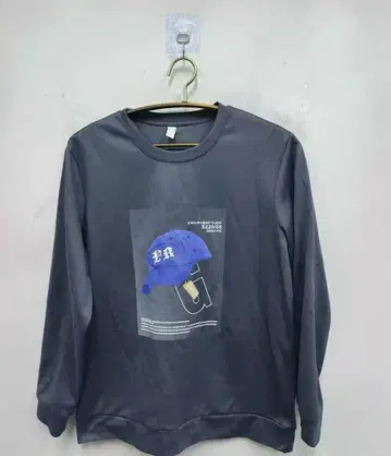 그레이 프린트 크루넥 트레이닝복