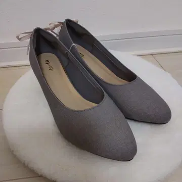 farfa 그레이 리본 포함 중간 힐 펌프스