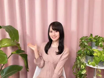 오구라 유이 착용 플리츠 디자인 맥시 길이 니트 원피스 핑크 베이지