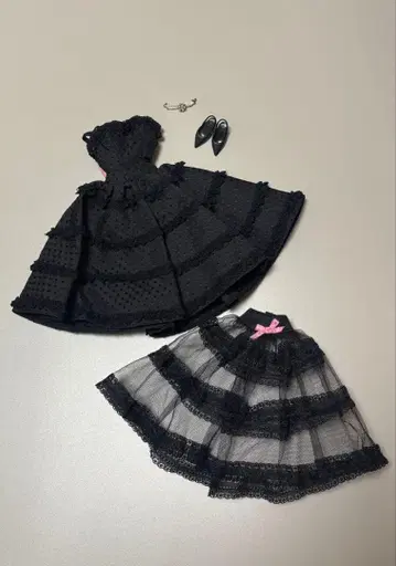 Barbie 패션 모델 컬렉션 블랙 인챈트먼트 드레스