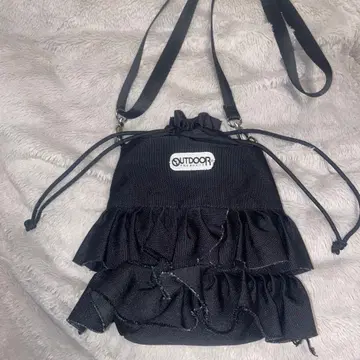 OUTDOOR 프릴 디자인 숄더백 블랙