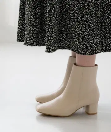 미사용 새상품 menue 숏부츠 아이보리 화이트