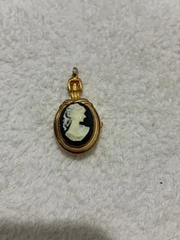 TLC 카메오 쿼츠 펜던트