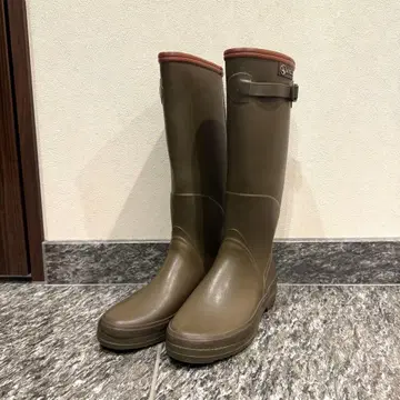 AIGLE 올리브 그린 장화 37