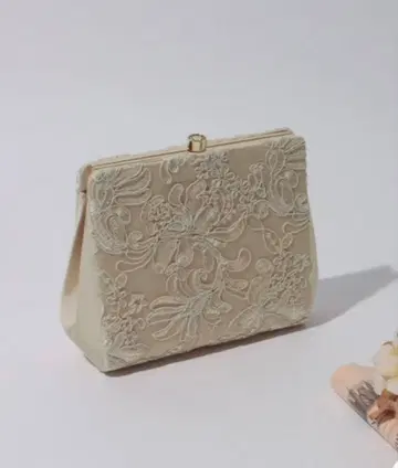 [ 파티백 ] 아이보리 자수 클러치백