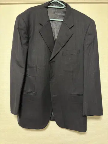 다크 그레이 스트라이프 테일러드 자켓