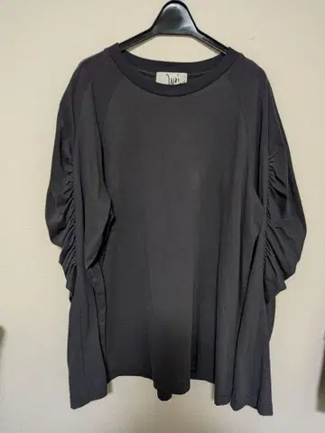 SHIPS [Wai] 셔링 티셔츠 차콜 그레이