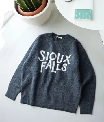 프릭스스토어 자카드 빅 로고 니트