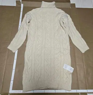 미사용 택 포함 아이보리 베이지 케이블 짜임 터틀넥 원피스