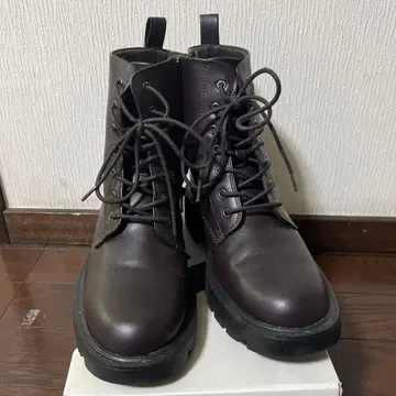 다크 브라운 통굽 레이스업 부츠