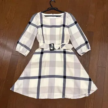 블루 라벨 원피스 고급 벨트 부착 베이지 계열 36 사이즈 포켓 부착