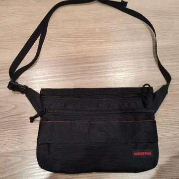 BRIEFING 블랙 숄더백 Jal 콜라보