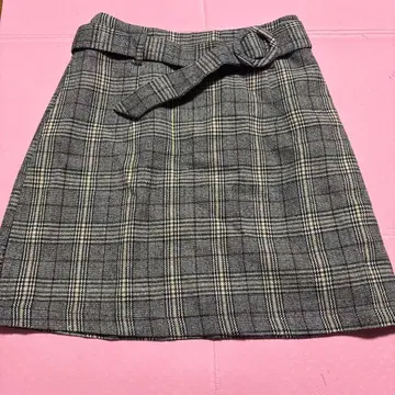 그레이 계열 체크 벨트 미니 스커트