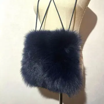 네이비 퍼 숄더백