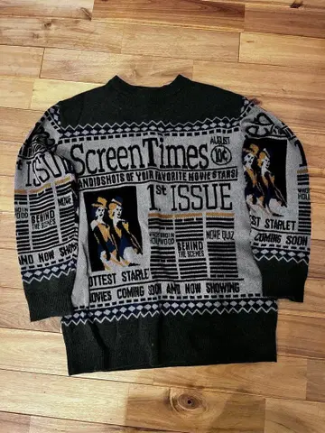 MOUSSY 신문 프린트 니트 스웨터 F