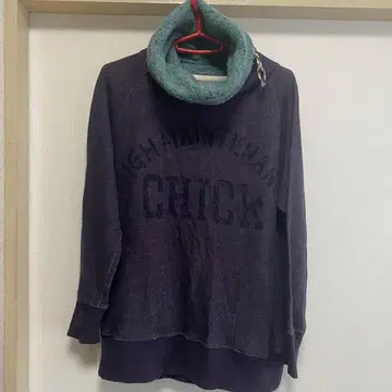 큐브 슈가 맨투맨 하이넥