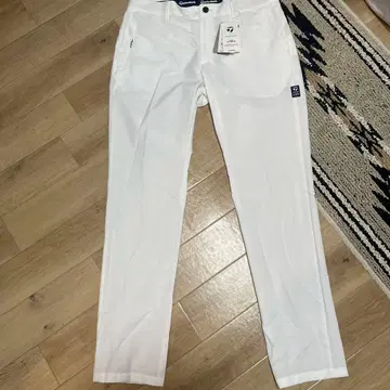 미사용품 TaylorMade 화이트 골프 팬츠