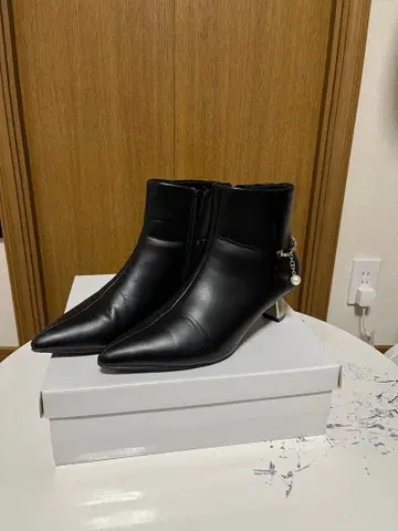 JELLY BEANS !2WAY 펄 모티브 백 체인 숏부츠