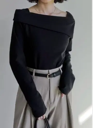 새상품 Re:EDIT [브라끈 숨김] 스무스 리브 비대칭 오프숄더 상의