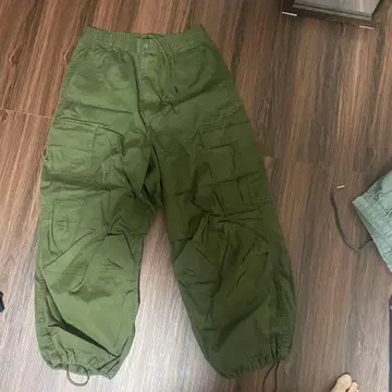 올리브 컬러 카고 팬츠