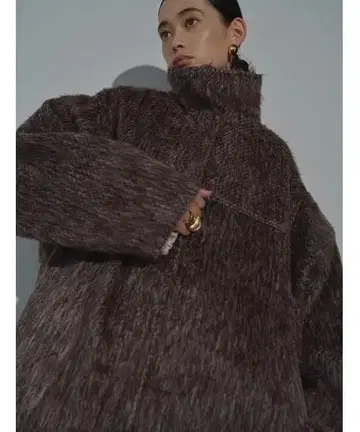 AIC. 샤기 스탠드 카라 코트 브라운 새상품급