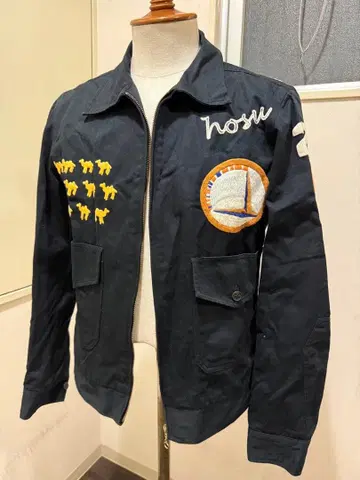 HOSU 자수 장식 블랙 자켓