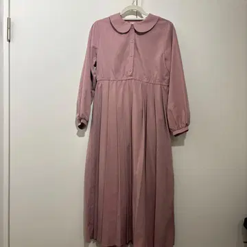 핑크 카라 부착 긴팔 플레어 원피스