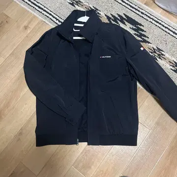 새상품급 TOMMY HILFIGER 블랙 자켓 XL