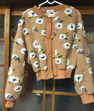A.Y studio 꽃 패턴 니트 가디건