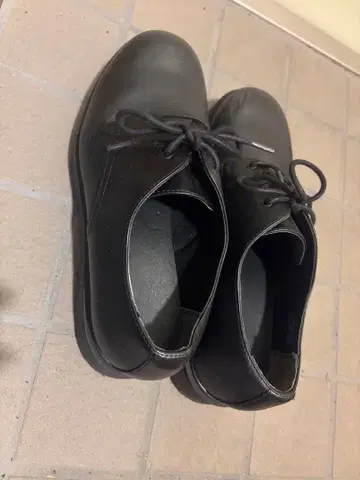 블랙 레이스업 슈즈