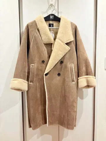 미사용 새상품 KBF 페이크 무스탕 코트