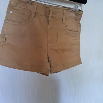 잭 버니 베이지 숏팬츠