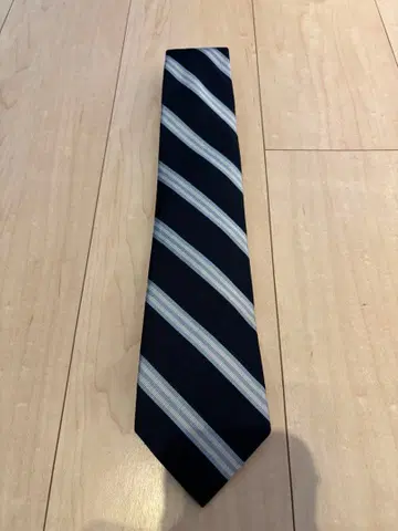 브룩스브라더스 레지멘탈 넥타이