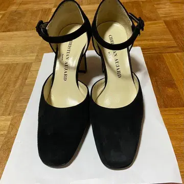 Christian Aujard 블랙 스웨이드 하이힐 사이즈 22.5