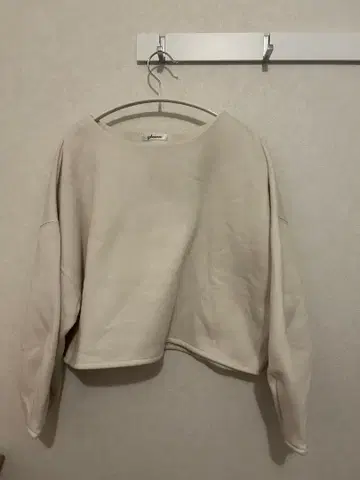 gleam 크롭 맨투맨 크림색