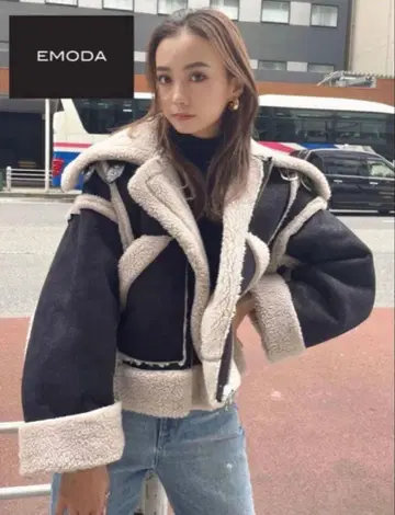 EMODA 숏 페이크 무스탕 블루종