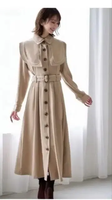 emiriawiz 케이프 포함 파이핑 원피스 새상품급