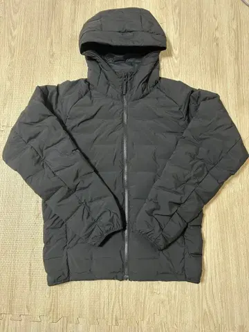 유니클로 울트라 라이트 다운 자켓 (블랙 L) UNIQLO