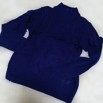 네이비 하이넥 프릴 니트 스웨터 3