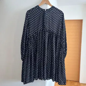 BEARDSLEY(비어즐리) 도트 개더 튜닉